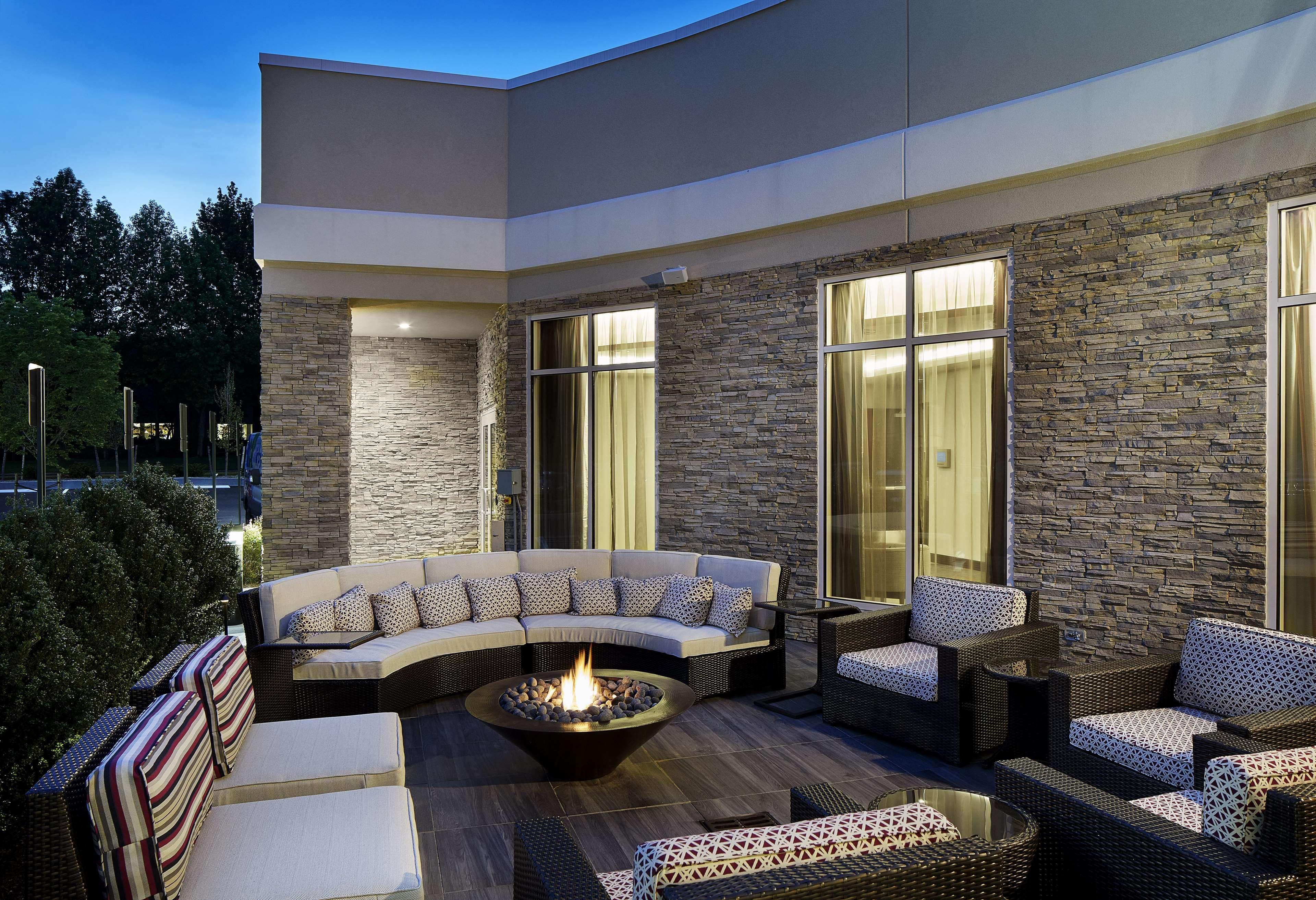 Hilton Garden Inn Roslyn Buitenkant foto