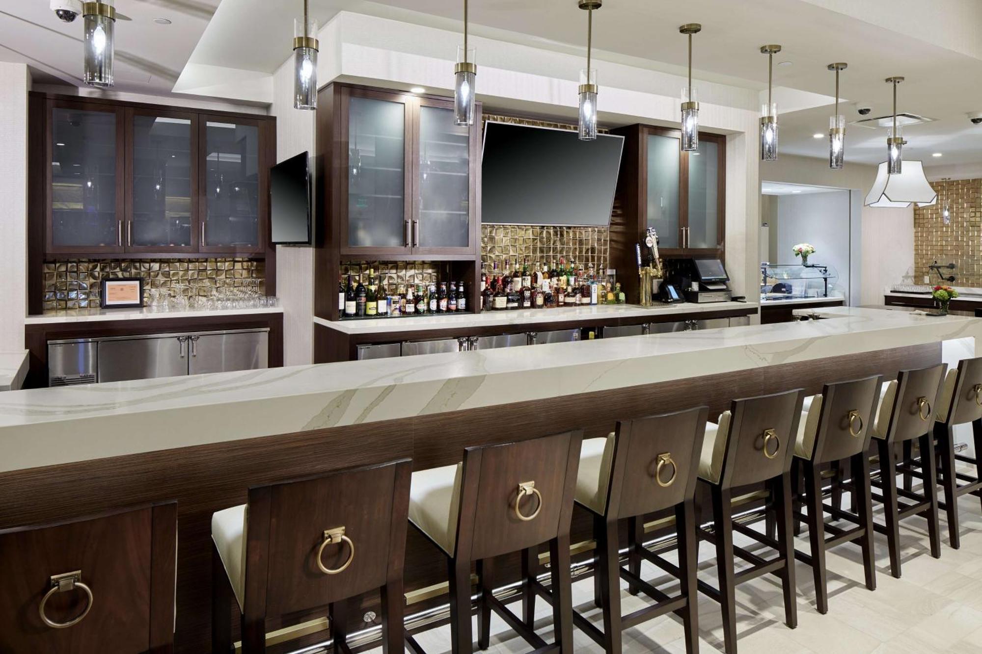 Hilton Garden Inn Roslyn Buitenkant foto