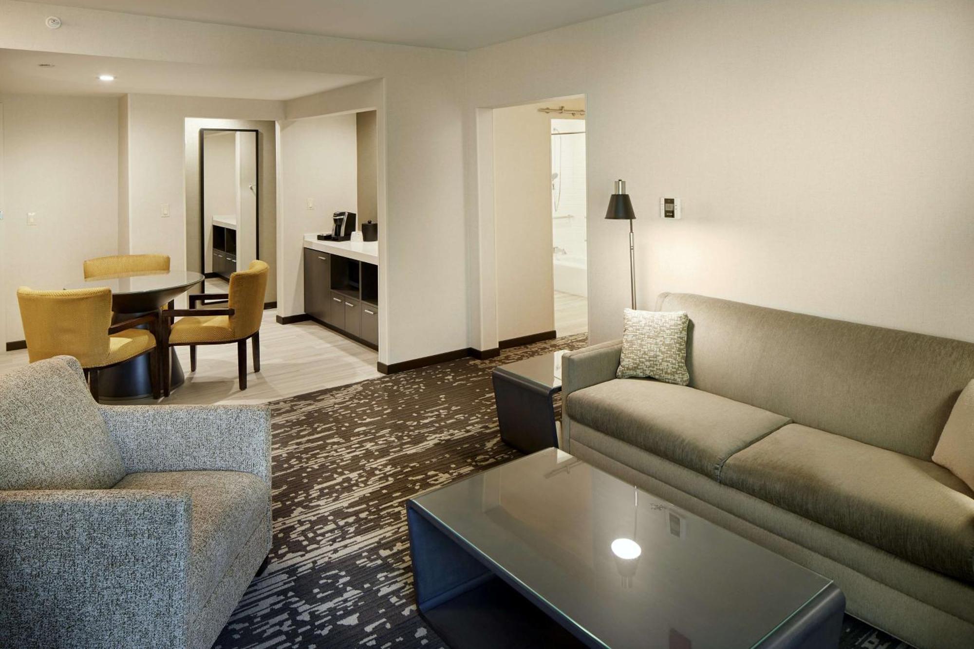 Hilton Garden Inn Roslyn Buitenkant foto