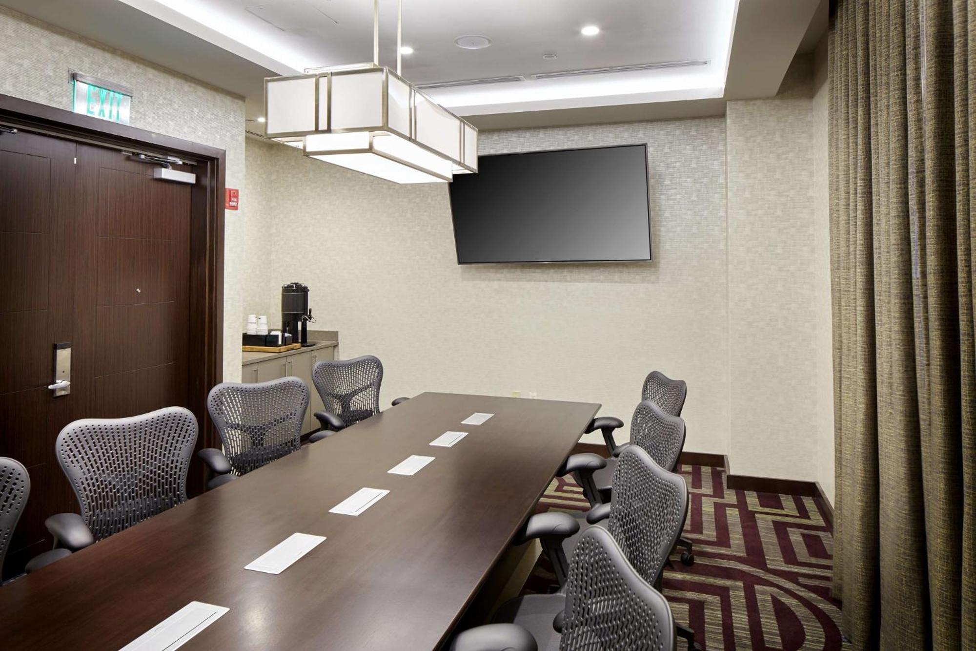 Hilton Garden Inn Roslyn Buitenkant foto