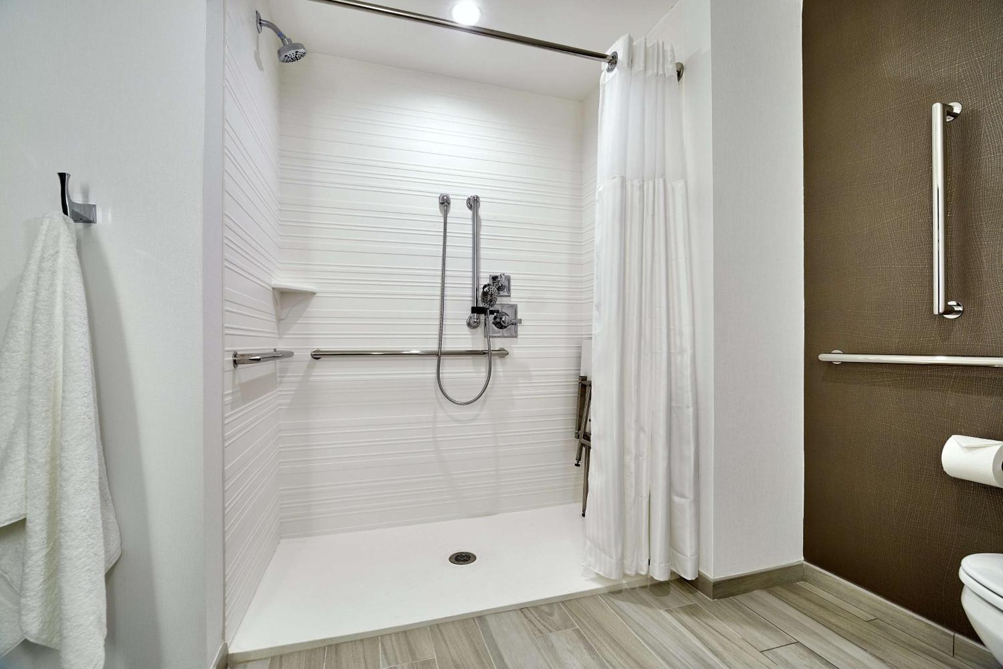 Hilton Garden Inn Roslyn Buitenkant foto